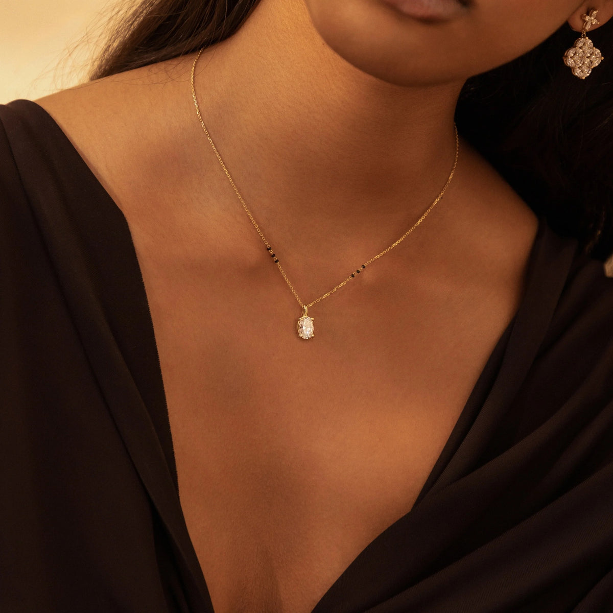 Juhi Mangalsutra on model