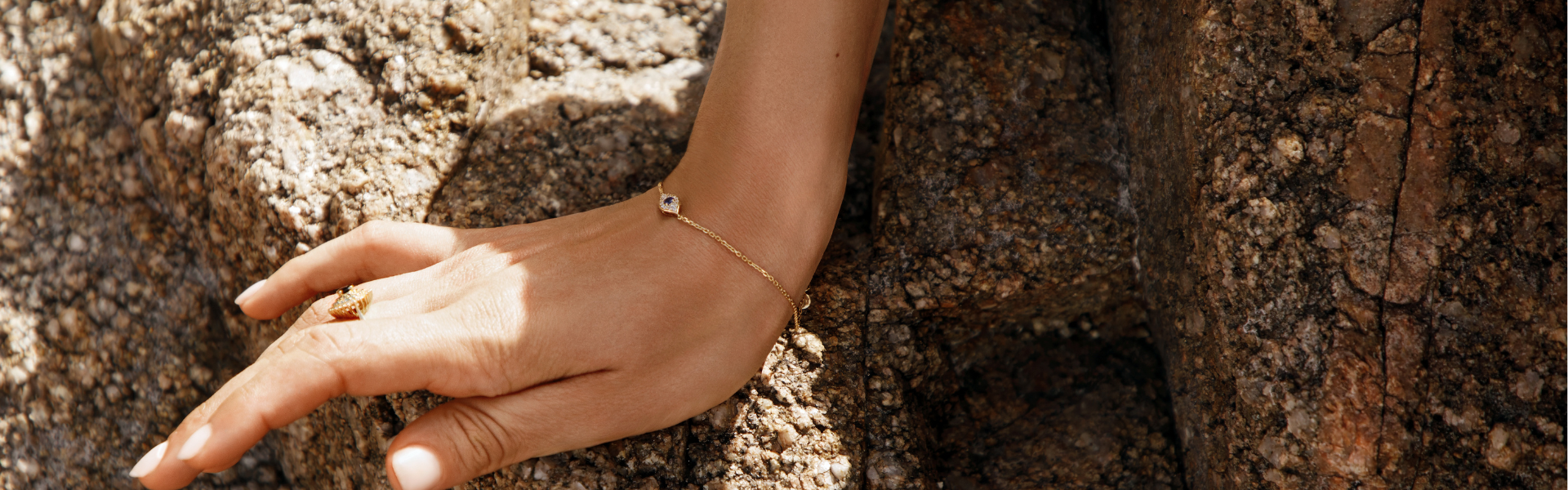 Bracelets & Handchains