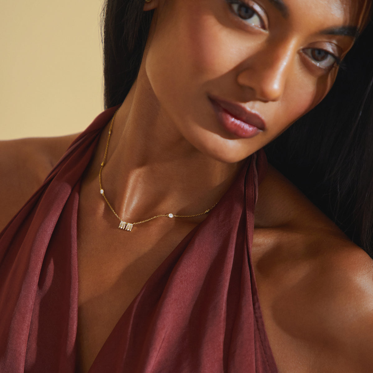 Model wearing the Aadya Mangalayam in 18-karat yellow gold, look 4