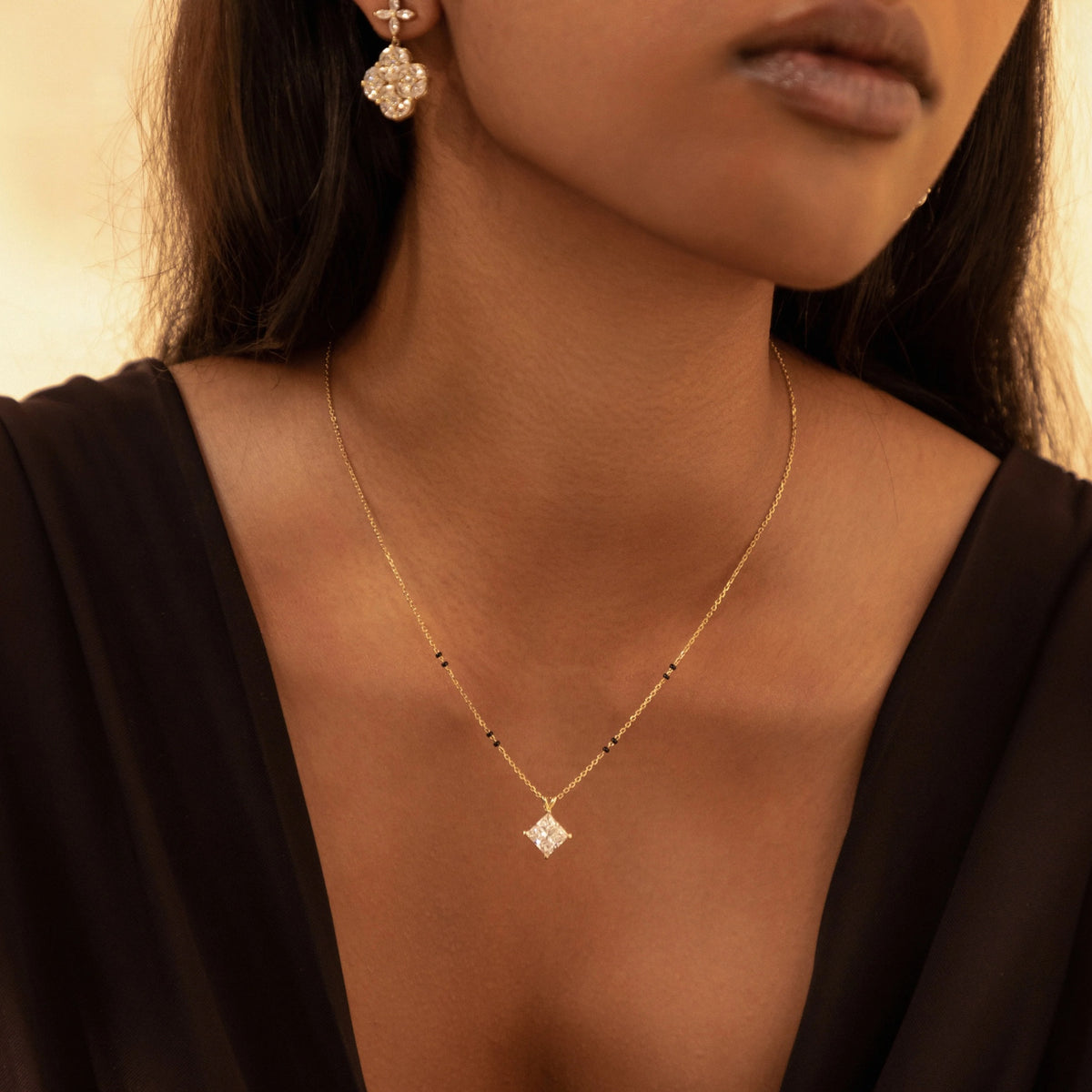 Aayushi Mangalsutra on model