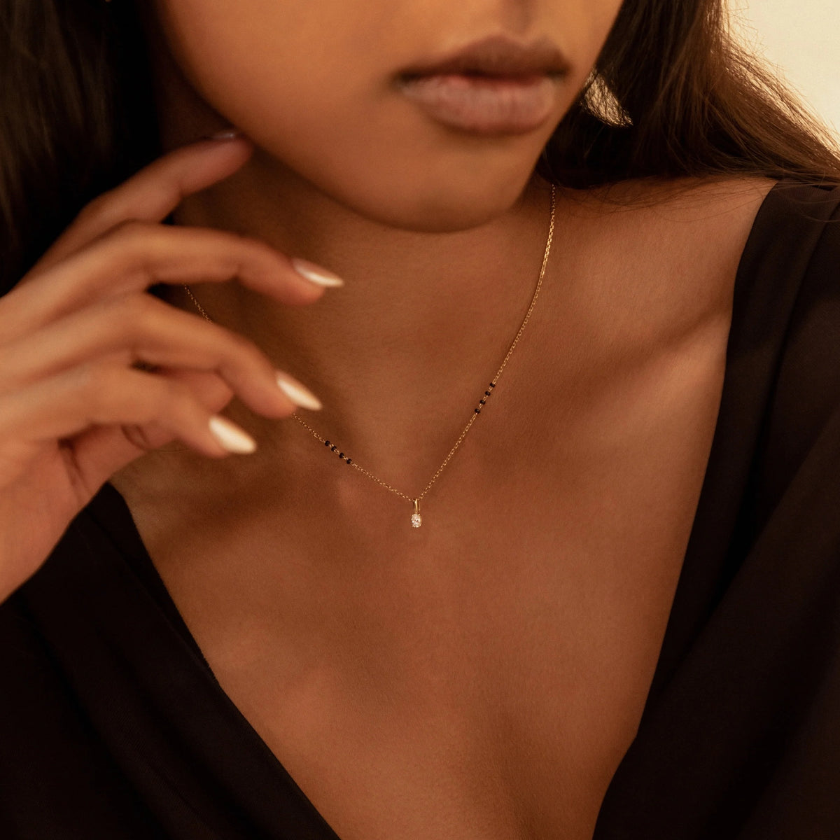 Nimi Mangalsutra on model