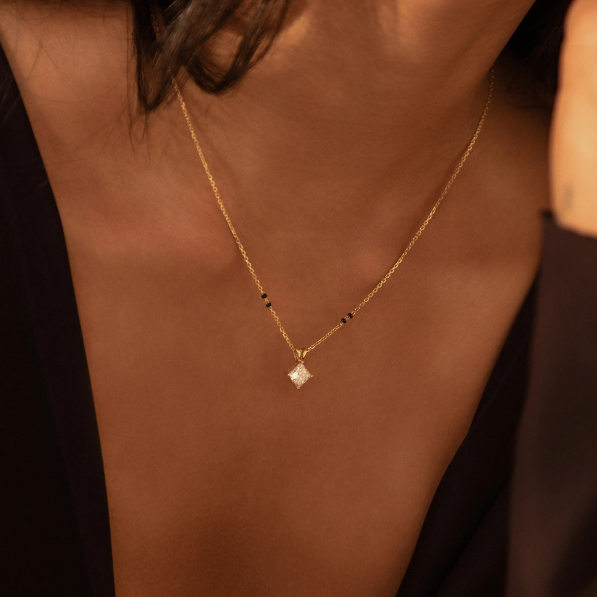 Zara Mangalsutra on model