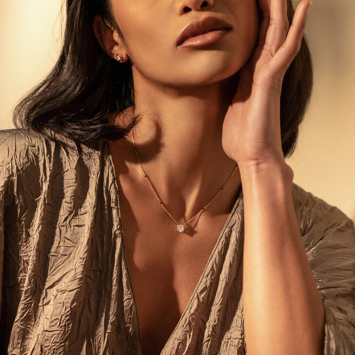 Side view of model wearing the Roshni Mangalsutra, elegantly framed by natural light to emphasize the diamond's sparkle.
