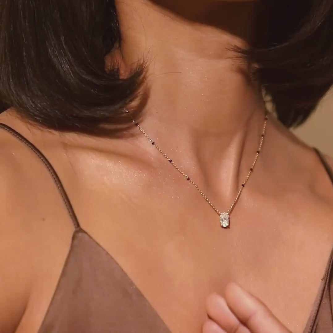 Video of the Model wearing Modern Mangal Deepika Mangalsutra in yellow gold, capturing the shimmer of the vertically set oval diamond and the graceful swing of the beaded chain.