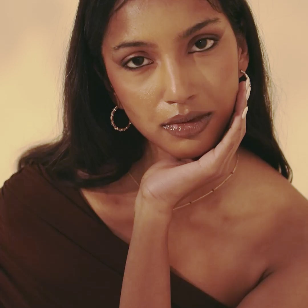 Video of the Tia Mangalsutra worn by a model