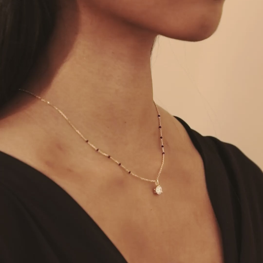 Video of the Malini Mangalsutra worn by a model