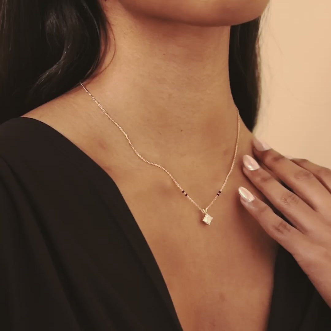 Video of the Zara Mangalsutra worn by a model