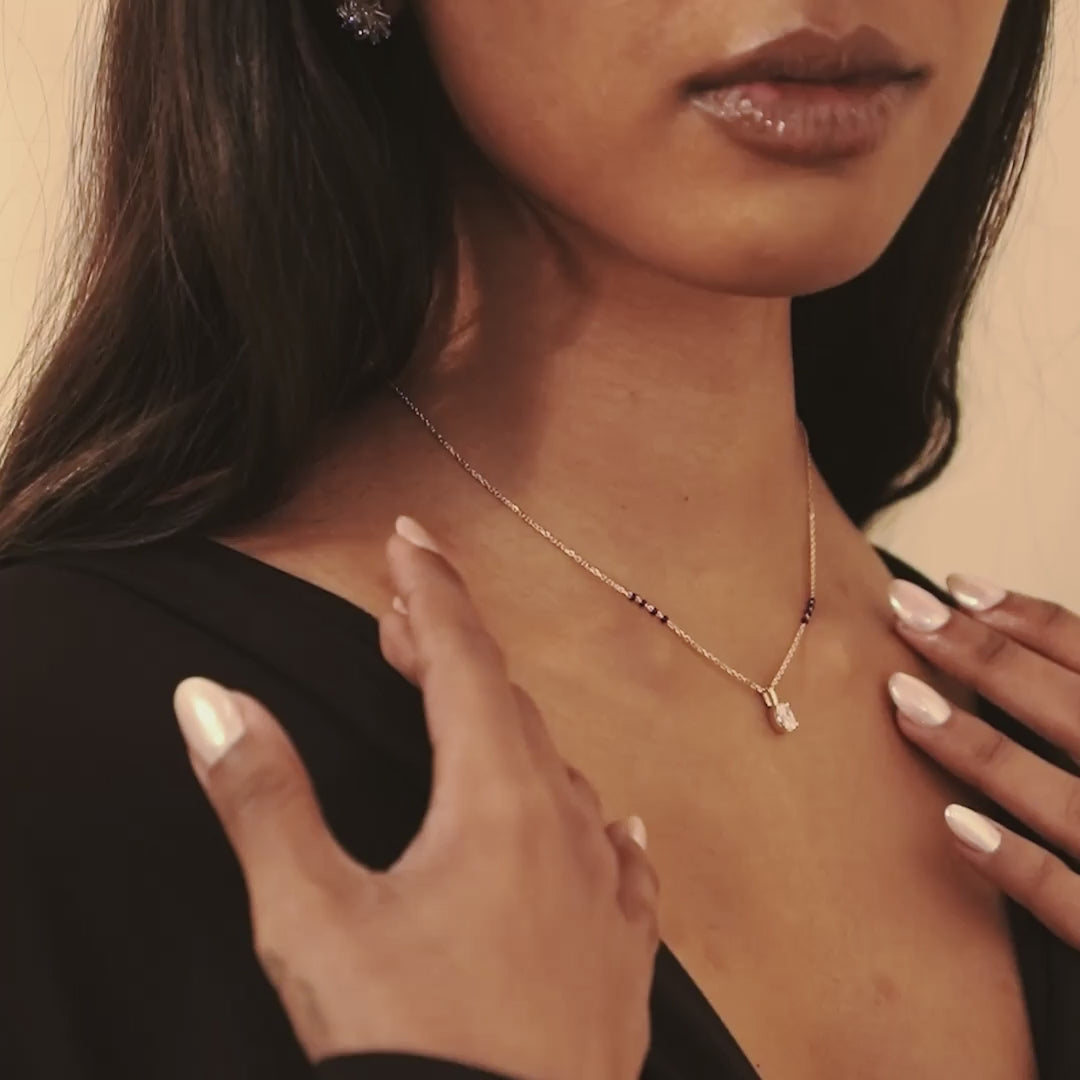 Video of the Nimi Mangalsutra worn by a model