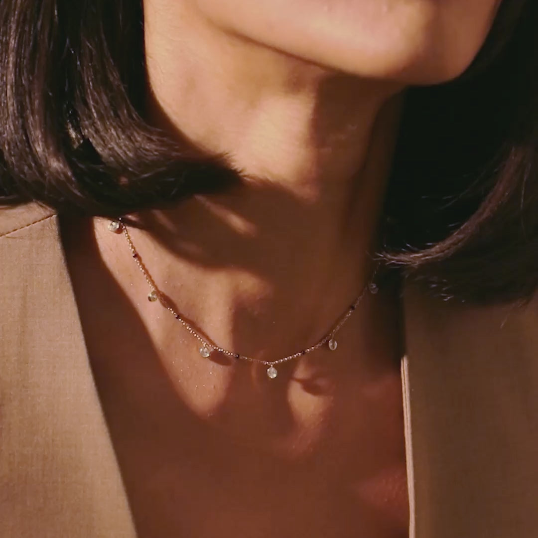 Video of the Ashna Mangalsutra worn by a model