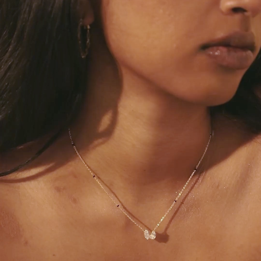 Video of the Seema Mangalsutra worn by a model